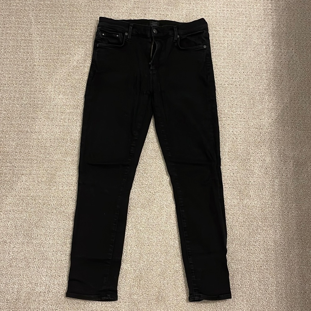 Citizens of humanity rocket crop mid rise skinny jean. Color is black. Size 28.